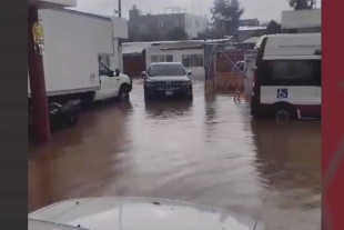 Durante más de 40 minutos, la intensa lluvia también generó afectaciones en vías principales