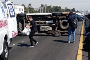 Volcadura de combi deja 12 heridos en Chalco