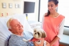 No estaría mal uno así en México; hospital deja que sus pacientes reciban a sus mascotas para motivarlos