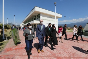 Entrega de definitividades a docentes, símbolo de estabilidad en la UAEM: CEBD