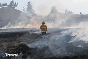 Quema de pirotecnia desencadena incendios de pastizales en Zinacantepec