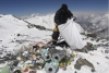 Recogen tres toneladas de basura en el Everest