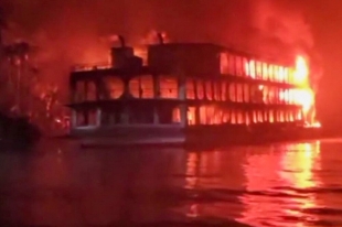 Al menos 39 personas fallecieron tras incendiarse un ferry en Bangladesh