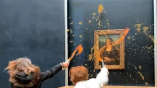 ¡NINGUNA SE SALVA! Activistas climáticas lanzan sopa sobre la “Mona Lisa”