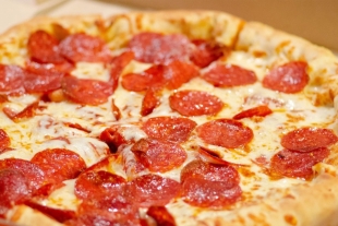 Conoce cuáles son los riesgos de comer pizza fría al día siguiente