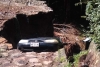 Automóvil cae a socavón en Valle de Bravo