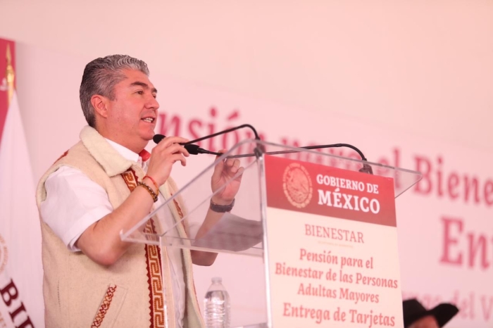 Entregan Tarjetas del Bienestar para pensiones de adultos mayores en municipios de Toluca