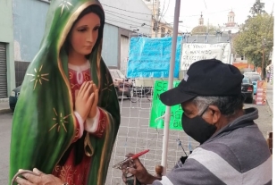 Los fieles católicos buscan que sus imágenes se vean como nuevas para su celebración, este 12 de diciembre