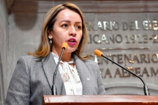 Deja el PRD la diputada Elida Castelán para adherirse al PRI