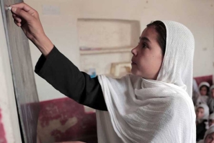 Escuelas clandestinas para niñas en Afganistán recibirán apoyo de la ONU