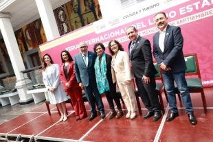 Originaria de la Ciudad de México, Malva Flores es considerada una figura central en el panorama de las letras mexicanas contemporáneas