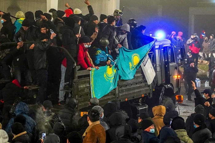 Decenas de muertos dejan protestas en Kazajistán por aumento en precio del gas