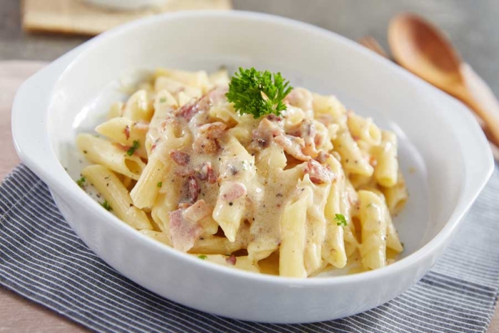 Receta de macarrones a la carbonara, una platillo italiano para la comida