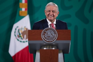 AMLO se abre a posibilidad de una vacuna de refuerzo; empezará por adultos mayores