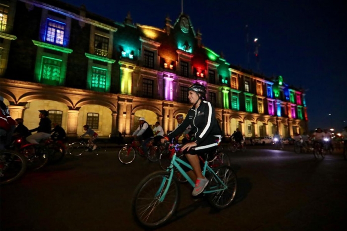 Recorren y aprenden de Toluca con la primera Rodada ciclista “Iluminando nuestra historia”