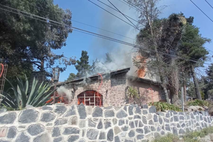 Se incendia casa en San Antonio la Isla