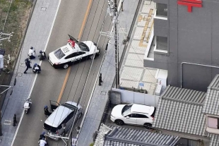 Hombre armado se atrinchera en oficina postal del Japón; es detenido