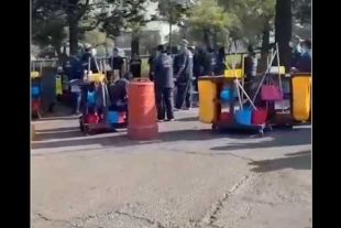 Además del bloqueo, los trabajadores suspendieron sus labores dentro del Centro Médico Arturo Montiel