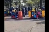 Bloqueo en Paseo Tollocan; trabajadores de limpieza del Centro Médico ISSEMyM exigen pagos