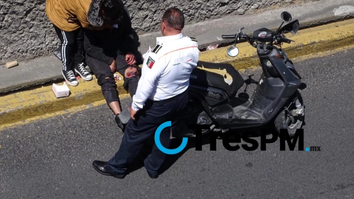 Motociclista queda mal herido en Las Torres altura de Paseo Colón en Toluca