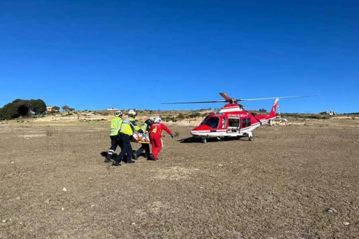 Rescatan a una persona de un barranco de 10 metros de profundidad en Acambay