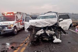 Choque frontal entre dos camionetas deja tres personas muertas