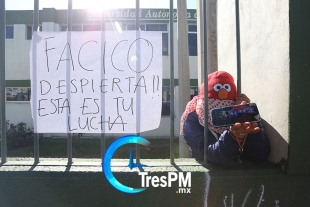 Se reúne rector de UAEM con alumnos inconformes de Facico