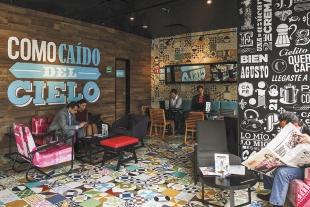 Decoran Cielito Querido Café para celebrar 10 años de vida