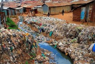 ONG acusa a las grandes cadenas de moda de contaminar los ríos africanos