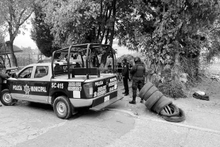 Abandonan dos cuerpos maniatados en Tultitlán