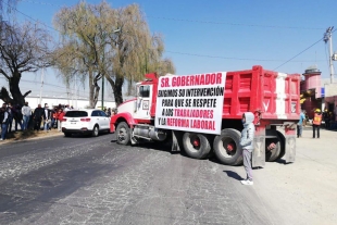 Transportistas cierran parcialmente la Toluca-Tenango piden respeto a sus garantías laborales
