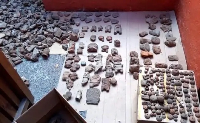¡Aplausos! Hija de maestro fallecido dona más de 900 piezas arqueológicas al INAH
