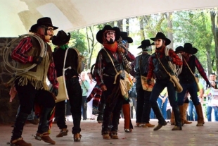 Durante este encuentro, señalaron, las agrupaciones de danzas tradicionales y bailes populares tienen el objetivo de rescatar y difundir este arte