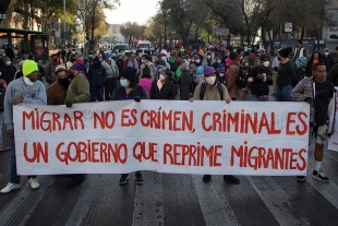 Migrantes protestan en sur de México para exigir documentos y transporte
