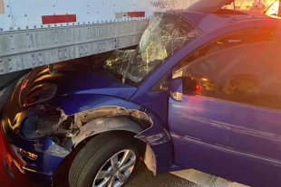 Automovilista se salva luego de chocar contra trailer en la Toluca-Atlacomulco