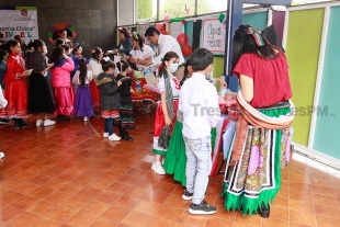 Festejan el 15 de Septiembre en escuelas de Toluca