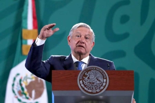 López Obrador acusa que &quot;guerra sucia&quot;, es pagada por industrias farmacéuticas y traficantes de influencias