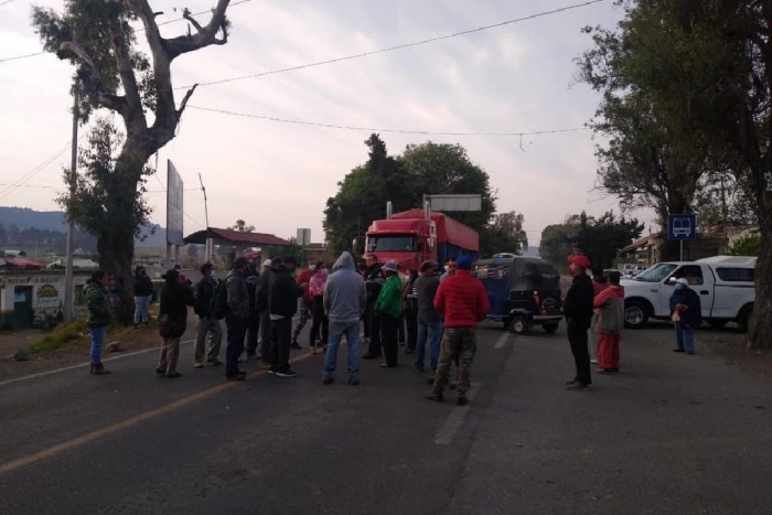 Cierran la carretera Tenango-Tenancingo por incumplimientos de autoridades municipales