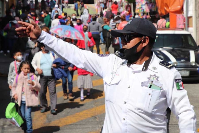 Cuidan policías de Huixquilucan escuelas con operativo “Regresa Seguro”