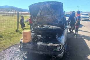 Se incendia automóvil en Atlacomulco