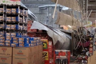 Granizada en CDMX: desplome de techo en supermercado deja una persona lesionada