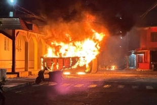 Veracruz: pobladores de Lerdo queman Palacio Municipal tras presuntamente asesinar a un joven