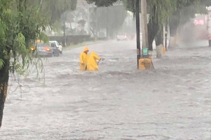 Lluvia atípica satura sistemas hidráulicos en Metepec