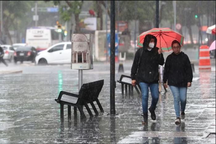 ¡Saca el paraguas! Se prevén fuertes lluvias y frío para la ZMVM