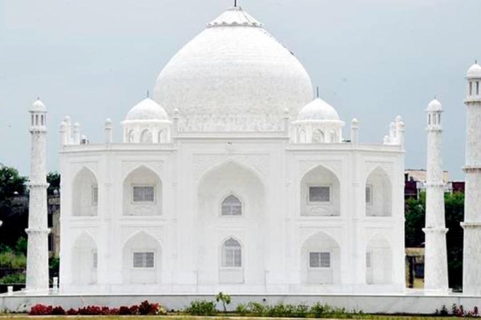 Construye réplica del Taj Mahal como prueba de amor para su pareja
