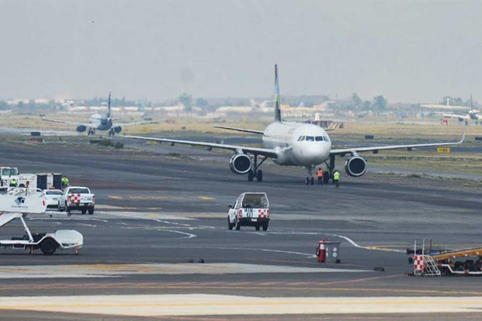 AMLO da marcha atrás a cabotaje aéreo; "para que celebren"