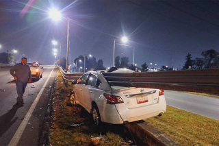 Grave accidente en Paseo Tollocan deja a un hombre prensado y en estado crítico