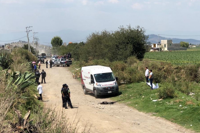 Abandonan cadáver calcinado en terreno baldío de Zina