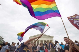 Congreso de EU aprueba ley que protege el matrimonio igualitario