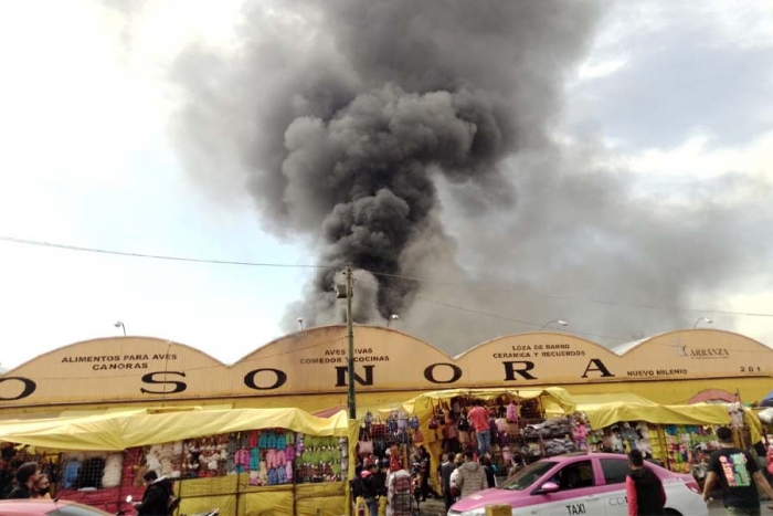 Posible falta de mantenimiento provoca incendio en mercado de Sonora, en la CDMX